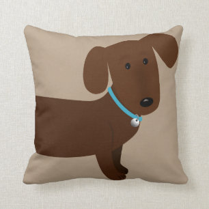 Den gulliga bruna doxyen beklär och drar tillbaka kudde