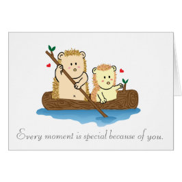 Den gulliga igelkotten kopplar ihop segling på hälsningskort