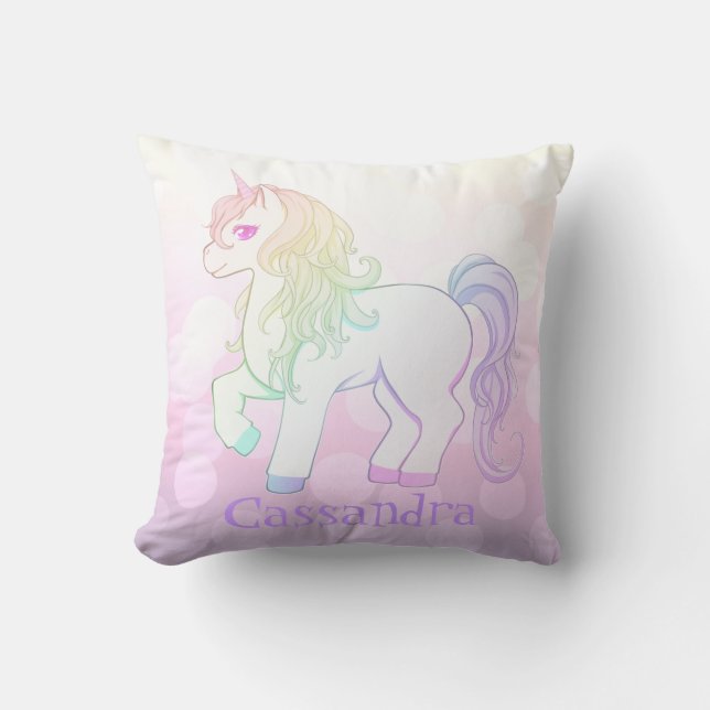 Den gulliga kawaiiregnbågen färgade unicornponnyn kudde (Framsida)