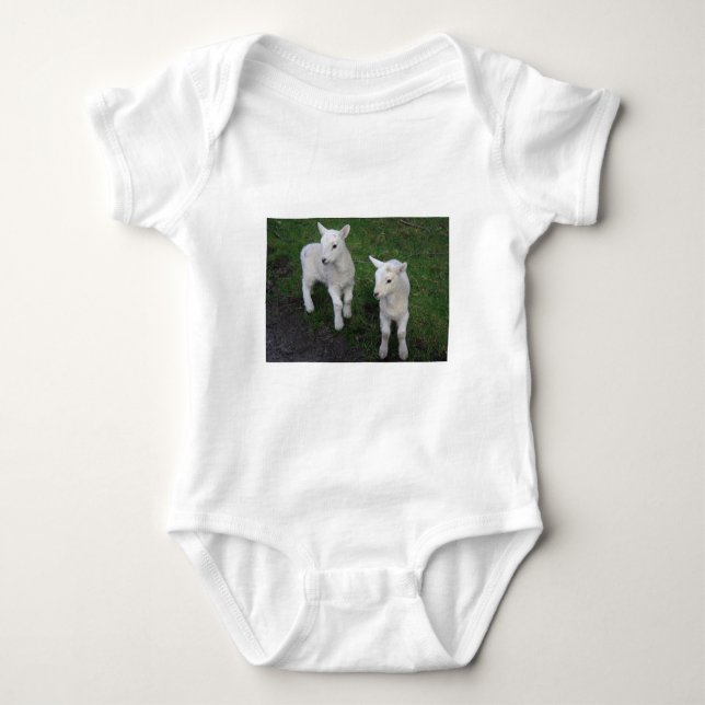 Den gulliga lantgårdranchbabyen kopplar samman tee shirt (Framsida)