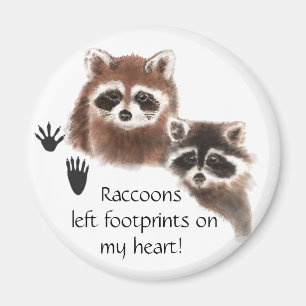 Den gulliga raccoonen lämnade fotspår på min magnet