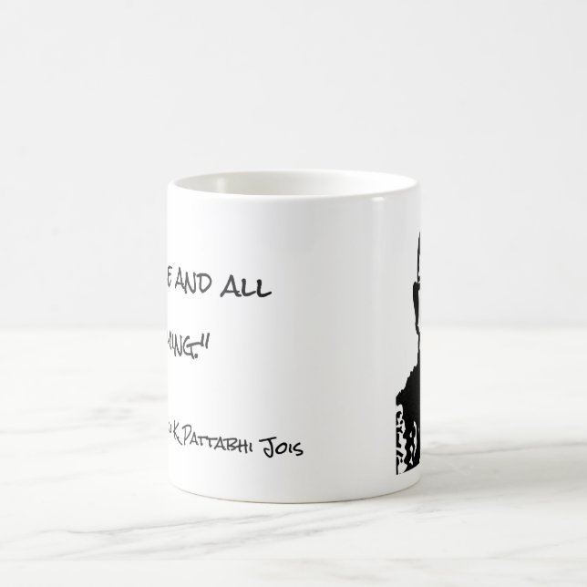Den Guruji possen övar citationsteckenmuggen Kaffemugg (Center)