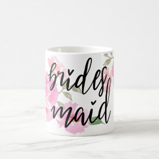 Den handskrivna brudtärnan skrivar blom- rosa kaffemugg
