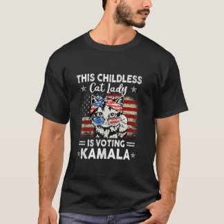 Den här barnlösa Cat Dam är Voting Kamala Harris 2 T Shirt