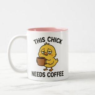 Den här Chicken behöver kaffe Två-Tonad Mugg
