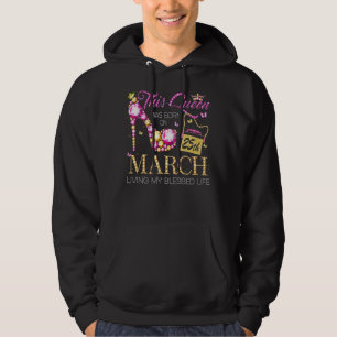 Den här drottningen föddes den 25 mars med min väl hoodie