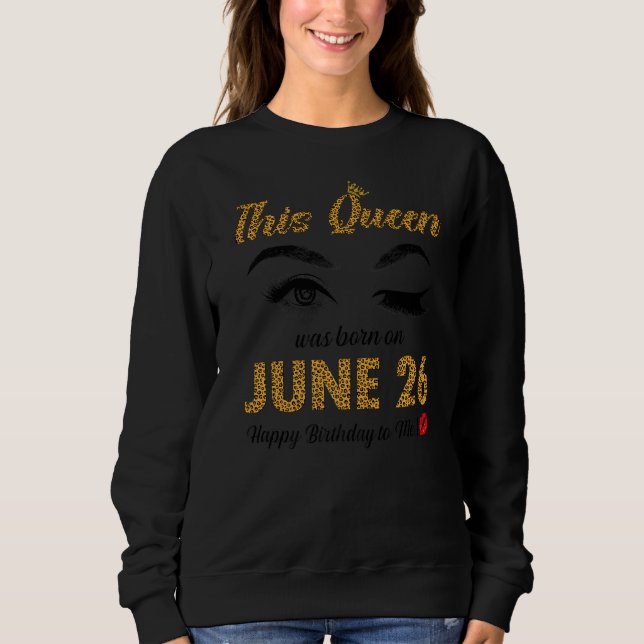 Den här drottningen föddes den 26 juni Grattis på  T Shirt (Framsida)