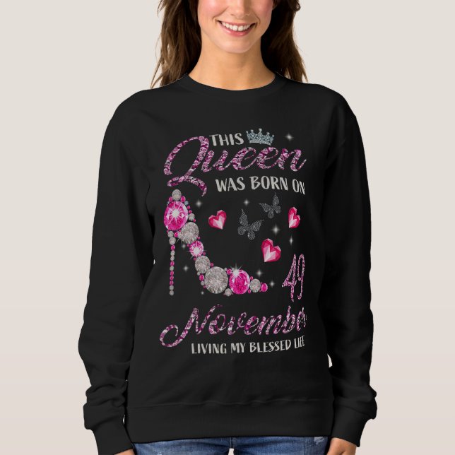 Den här drottningen föddes den 49 november. t shirt (Framsida)