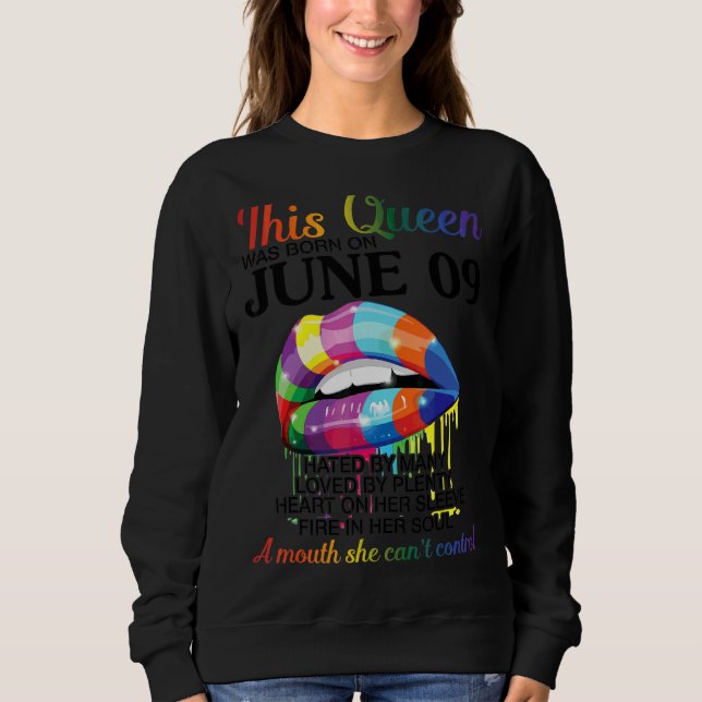 Den här drottningen föddes den 9 juni Grattis på f T Shirt (Framsida)