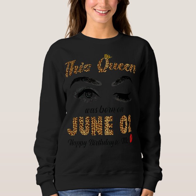 Den här drottningen föddes i juni 2 Grattis på föd T Shirt (Framsida)