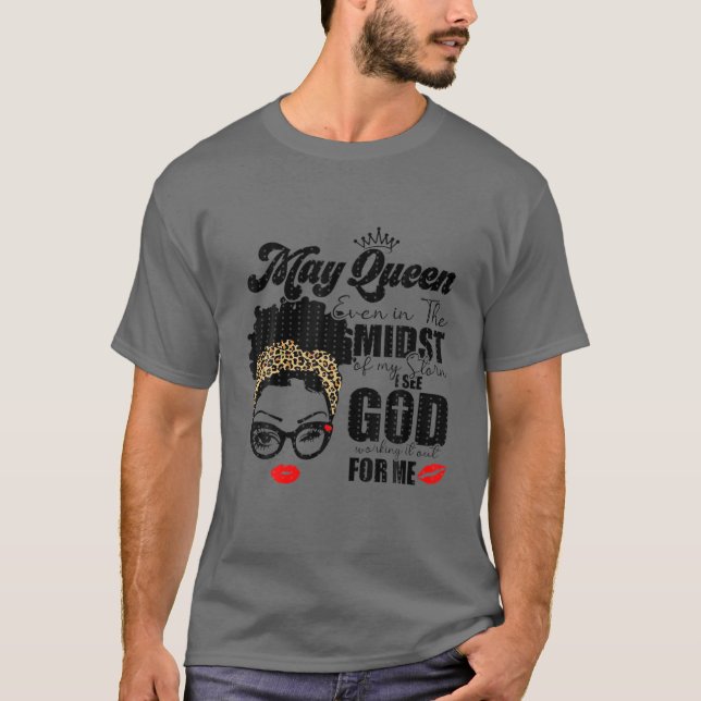 Den här drottningen föddes i maj Grattis på födels T Shirt (Framsida)