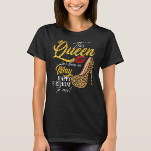 Den här drottningen föddes i maj i Leopard T Shirt