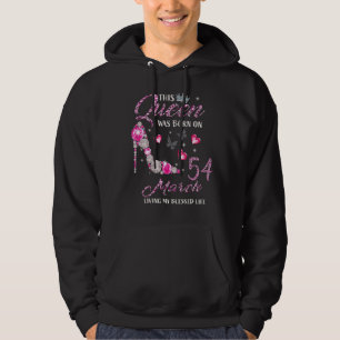 Den här drottningen föddes i mars 54. hoodie