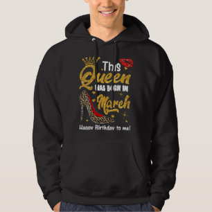 Den här drottningen föddes i mars Grattis på födel Hoodie