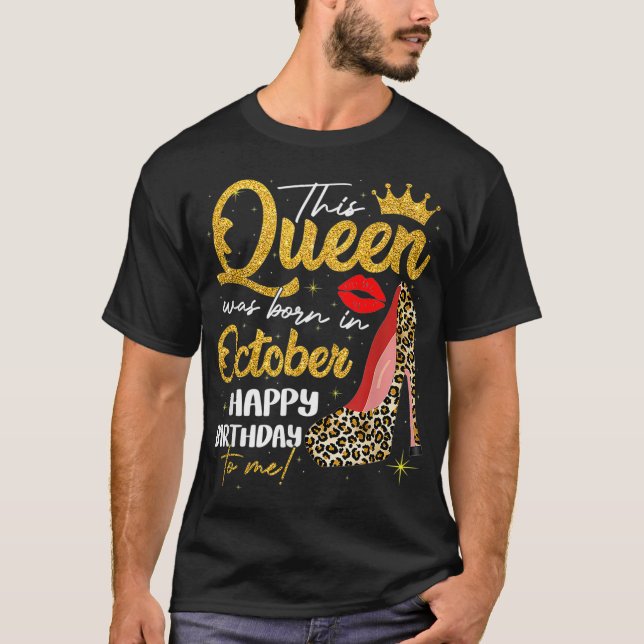 Den här drottningen föddes i oktober. t shirt (Framsida)