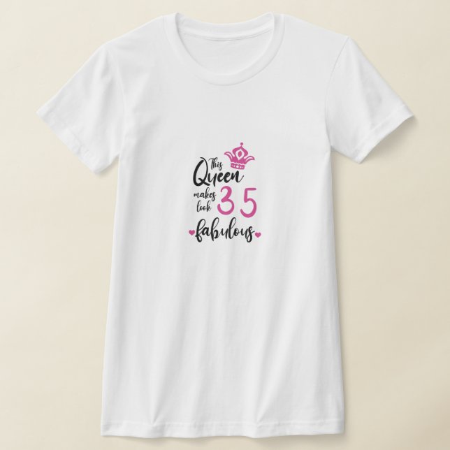 Den här drottningen gör 35 utseende Fabulous, 35en T Shirt (Laydown)