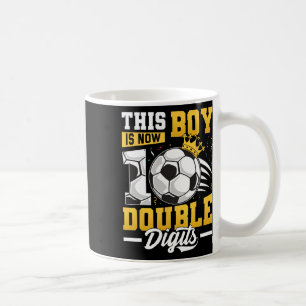 Den här Dubblan ger fotboll 10 år gammal pojke Bir Kaffemugg