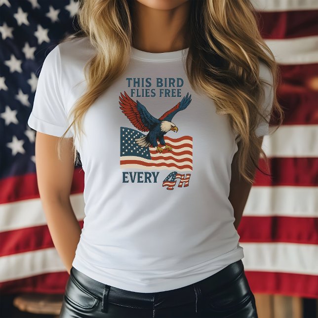 den här fågeln flyger gratis var fjärde t shirt (Skapare uppladdad)
