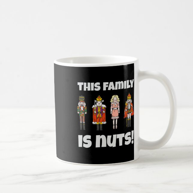 Den här familjen är Nöt Nutcracker Squad Matching  Kaffemugg (Höger)