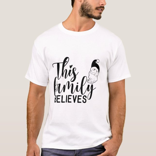 Den här familjen Tro T Shirt (Framsida)