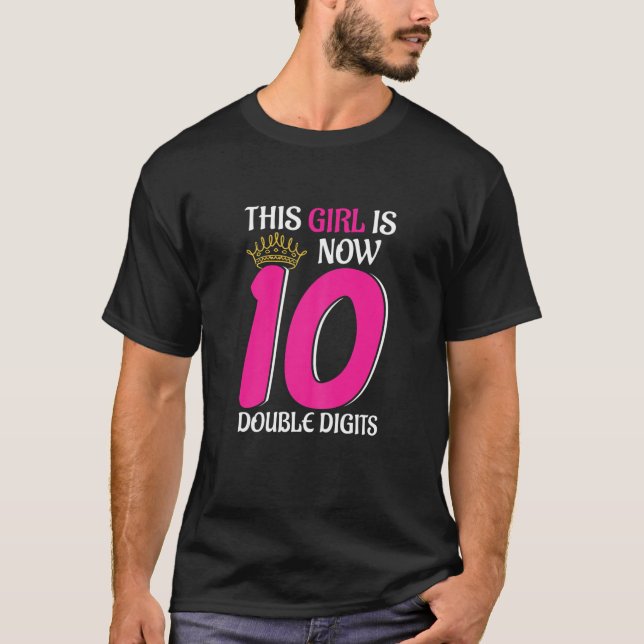 Den här flickan är nu tio år gammal Dubbla Digi T Shirt (Framsida)