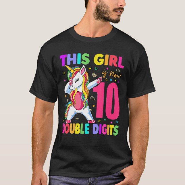 Den här flickan är nu tio Dubblor i 10 dagars Gi T Shirt (Framsida)