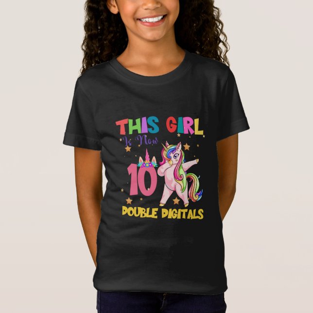 Den här flickan är nu tio dubblor i tio dagar. t shirt (Framsida)