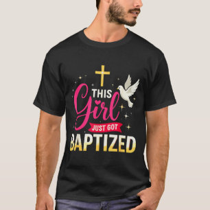 Den här flickan har just blivit döpt t-shirt flick
