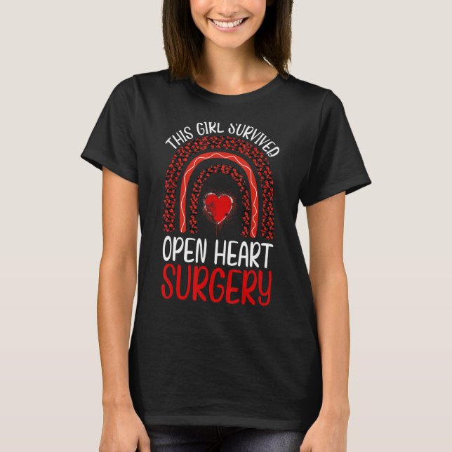 Den här flickan Överlevde Open Heart Survi T Shirt (Framsida)