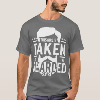 Den här flickan tas av en vildad man t shirt