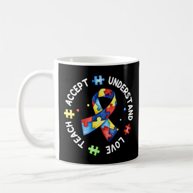 Den här garantin med autismpuzzelslogan "Teach Acc Kaffemugg (Vänster)