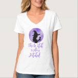 Den här häxan håller på att bli hickad. t shirt<br><div class="desc">Den här häxan börjar bli en knivskjorta för att bruden ska bli. Perfekt för fall eller Halloween bachelorette Party helg.</div>