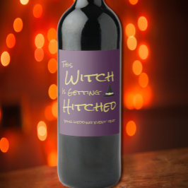 Den här häxan håller på att hittas vinflaska etikett