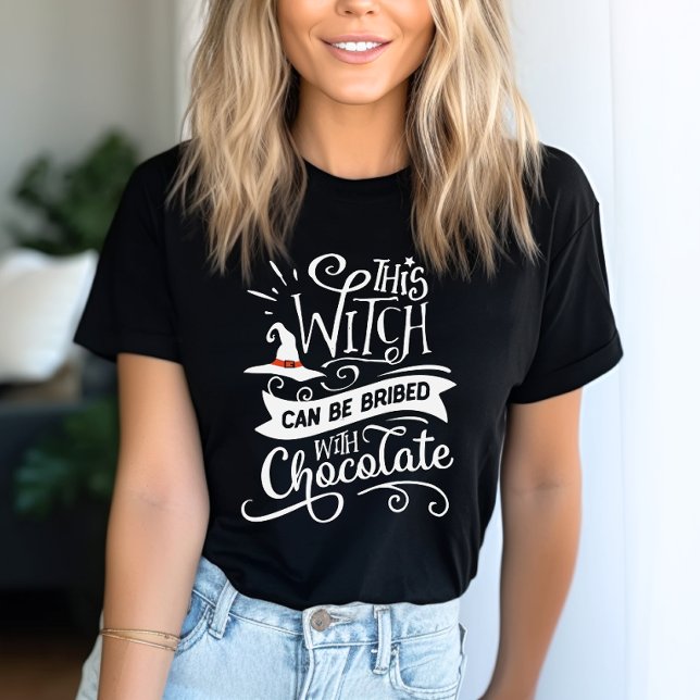 Den här häxan kan vara en bribed Funny Halloween T Shirt (Sweeten the deal with a little magic! This shirt's perfect for chocolate-loving witches like you!)