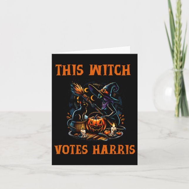 Den här häxan röstar Kamala Harris Halloween kusli Kort (Framsida)