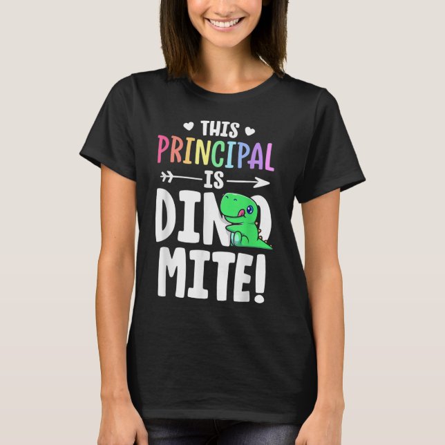 Den här huvudmannen är Dynamite Teacher Dinosaur P T Shirt (Framsida)