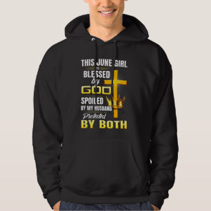 Den här Juniflickan är välsignad av Gud förstörd a Hoodie