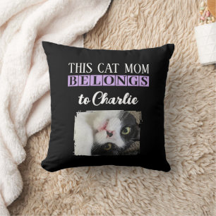 Den här katten mamma tillhör till namn fotosvart l kudde
