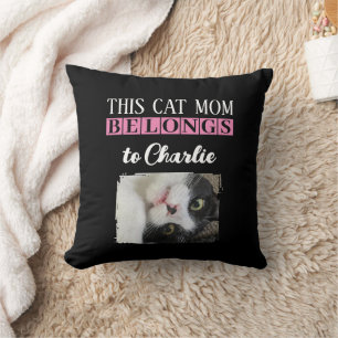 Den här katten mamma tillhör till namn fotosvart r kudde