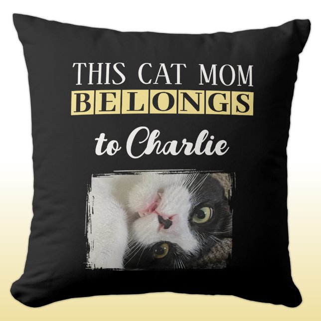 Den här katten-tillhöret mamma till namn fotosvart kudde (Skapare uppladdad)