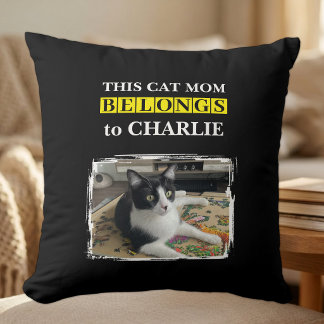 Den här kattmamman tillhör namn foto svart gul kudde