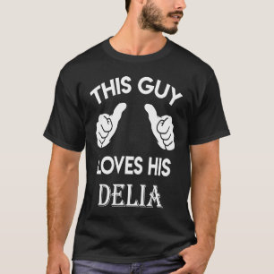 Den här killen älskar sin DELIA alla hjärtans dag- T Shirt