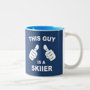 Den här killen är en skiier Två-Tonad mugg