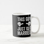 Den här killen bara Har Married Groom Ny gifta Shi Kaffemugg<br><div class="desc">Den här killen bara Har Married Groom Ny gifta Shirt</div>