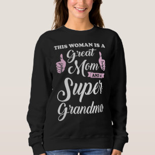 Den här kvinnan är en Underbar farmor i Mamma T Shirt