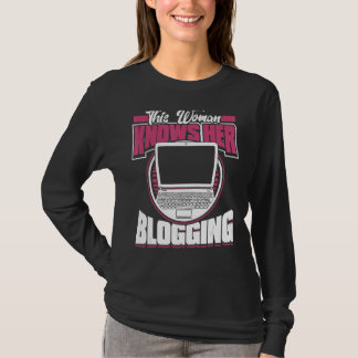 Den här kvinnan känner till hennes bloggare i Inne T Shirt