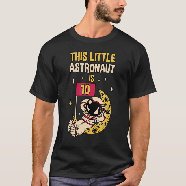 Den här lilla astronaut är 10 dagar Astronaut T Shirt (Framsida)