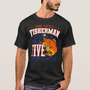 Den här lilla fiskaren firar fem dagar t shirt