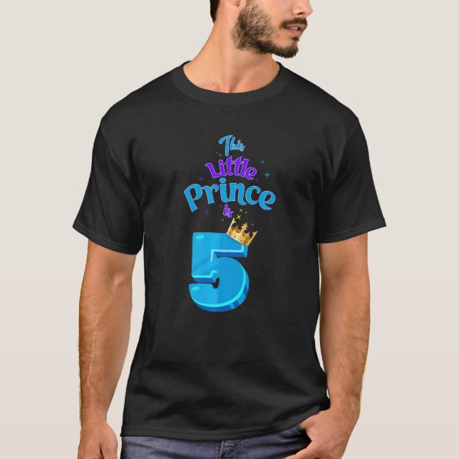 Den här lilla prinsen är 5 år gammal Kung T Shirt (Framsida)