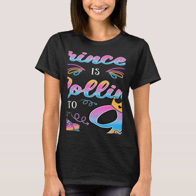 Den här lilla prinsessan rullar in i 9-dagars roll t shirt (Framsida)